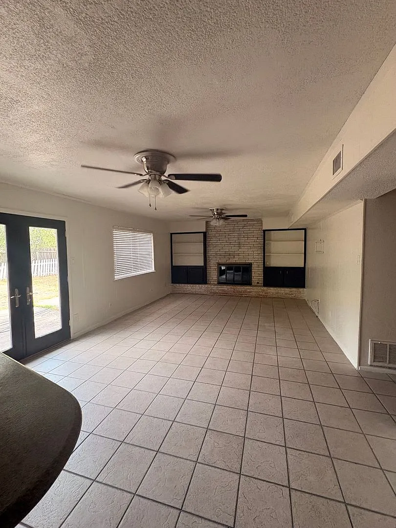 4622 Coventry - 4/Bed 2.5/Bath - $2095/month — Photo 3