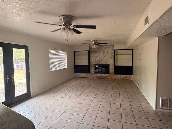 3rd image of 4622 Coventry Ln