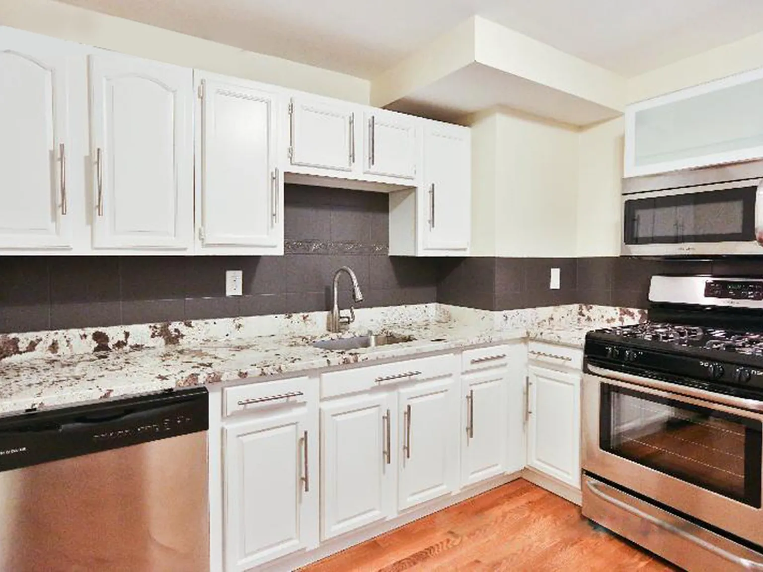 4 bed, 1100 sqft, $3,400 — Photo 1