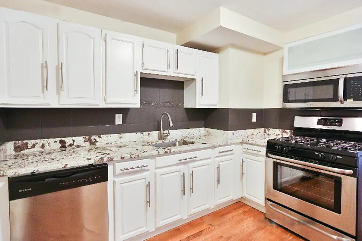 Building Photo - 141 Cottage St #3