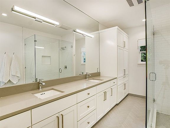 3rd image of 4017 Sierra Dr