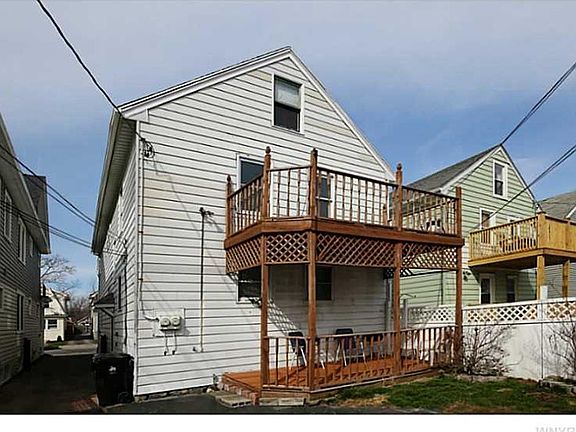 3rd image of 143 Nassau Ave