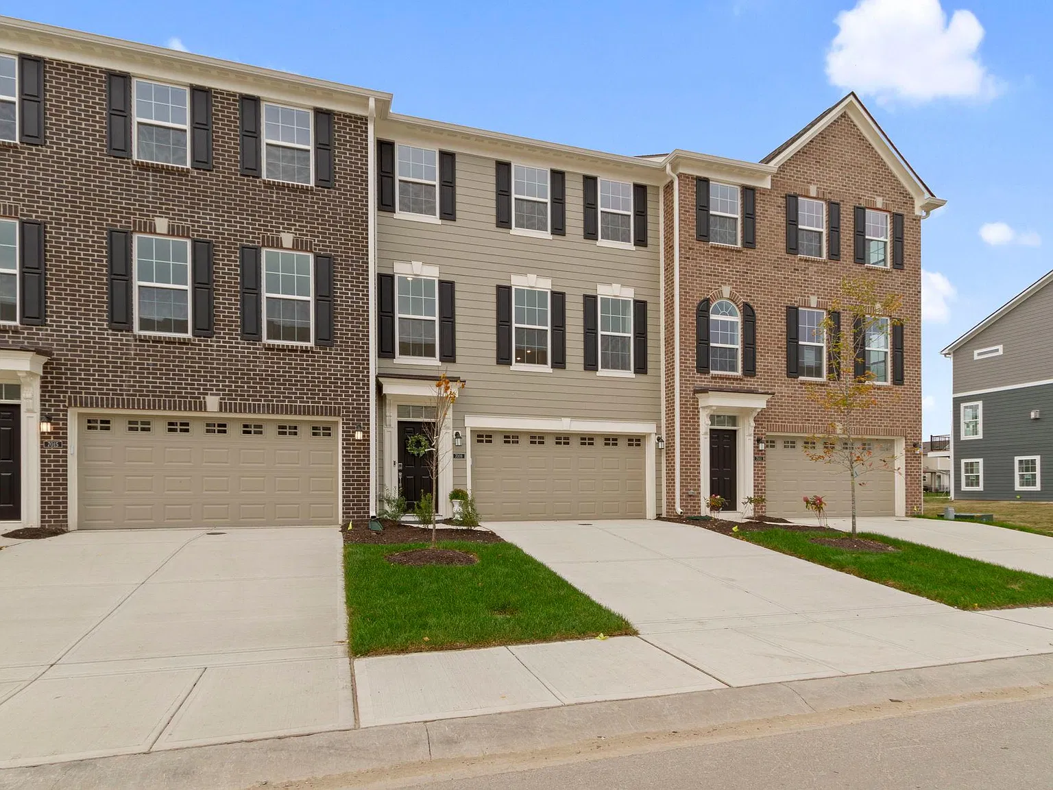 4 bed, 3.5 bath, 2346 sqft, $2,695 — Photo 3