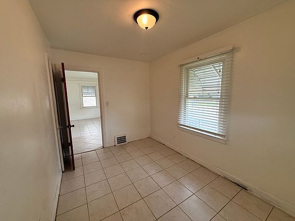 4th image of 6005 Kendal St