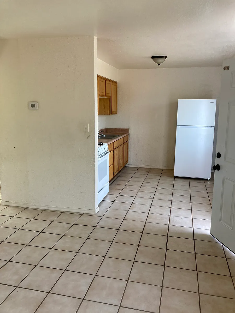 Building Photo - 3245 W Jefferson St #4
