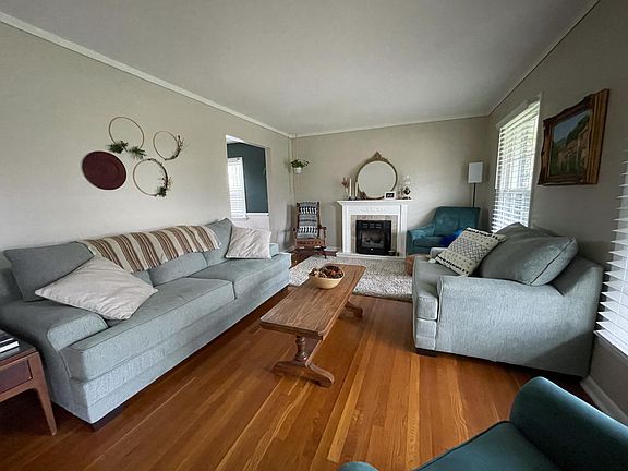 2nd image of 304 Stoneybrook Dr