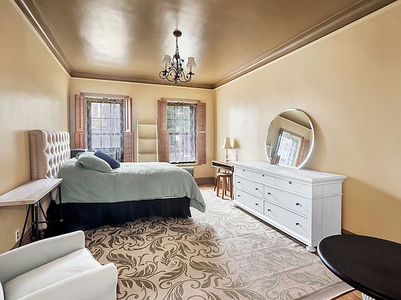 2nd image of 231 E 54th St APT 4D