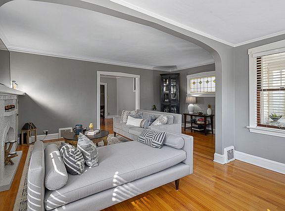 5th image of 1041 Lyman Ave