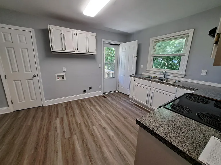910-912 Pittsburg Ave #1 — Photo 4