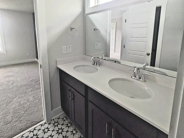 48 Somerleigh Way — Photo 9
