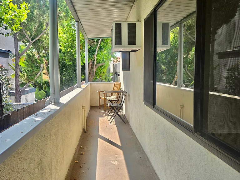 1338 N Columbus Ave #E — Photo 8