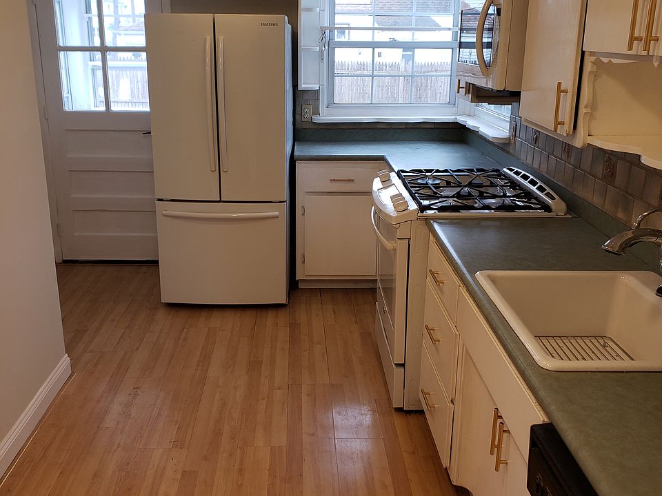 1st image of 1032 N 3rd St