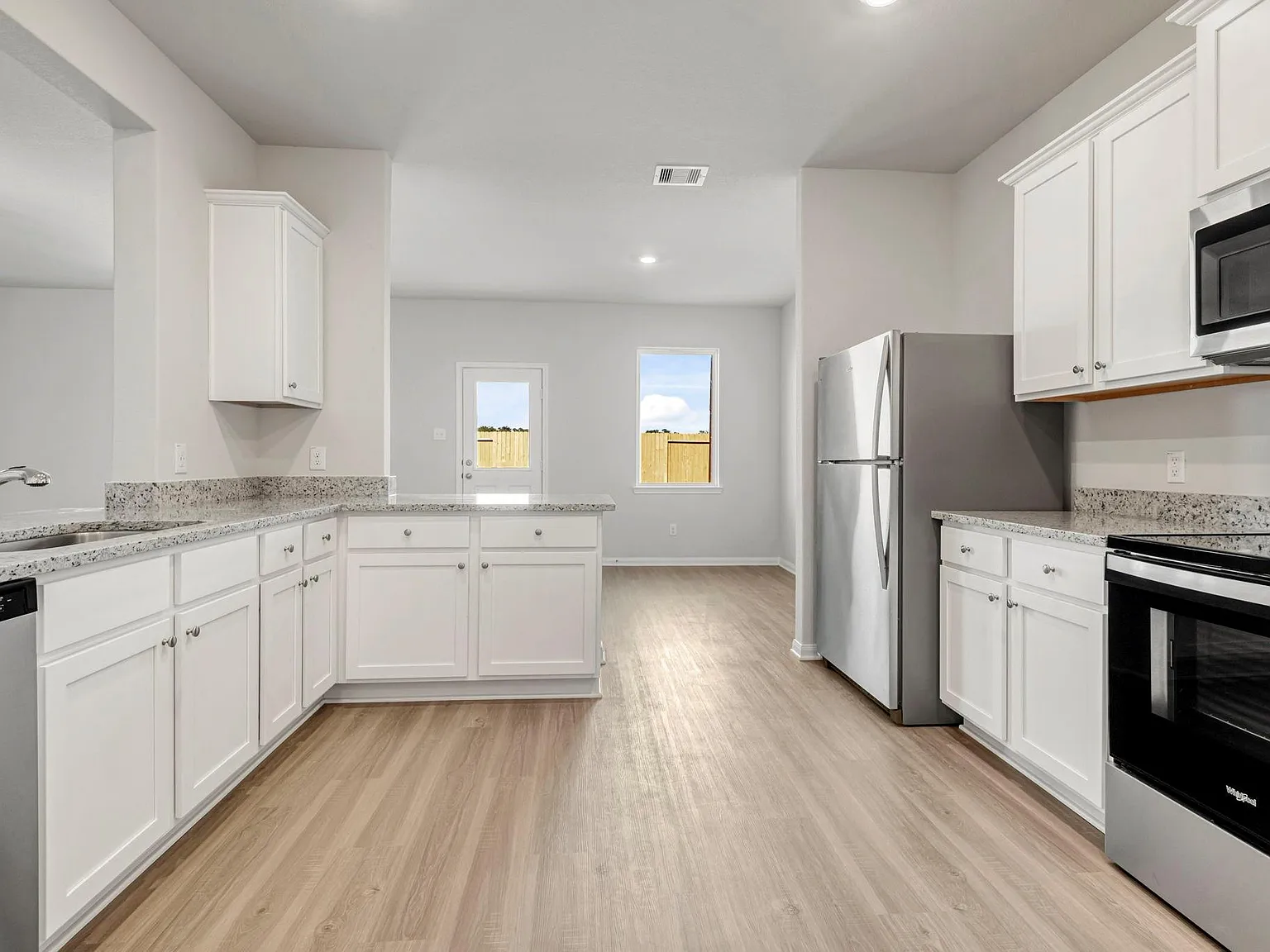 4 bed, 2.5 bath, 2316 sqft, $2,745 — Photo 2