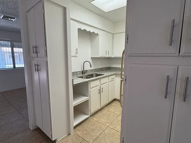 Just remodeled Beautiful small community has a one bedroom one bathroom available! — Photo 15