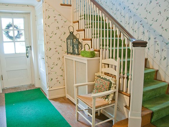 Common entry to 2 flr Home