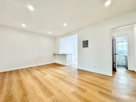 4th image of 1517 N Laurel Ave #5