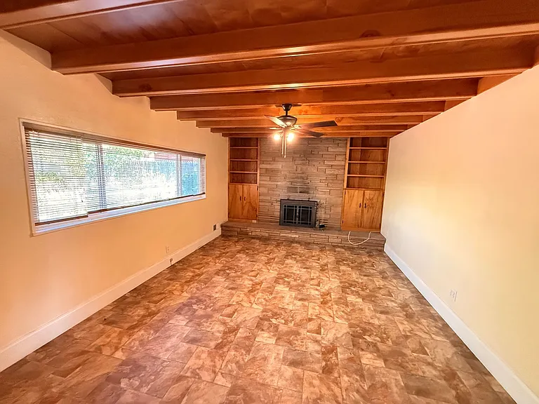 1818 Washington St NE — Photo 16