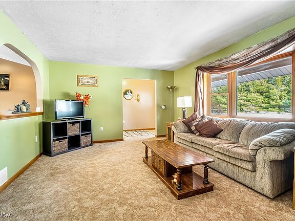 5th image of 1037 Atkins Rd