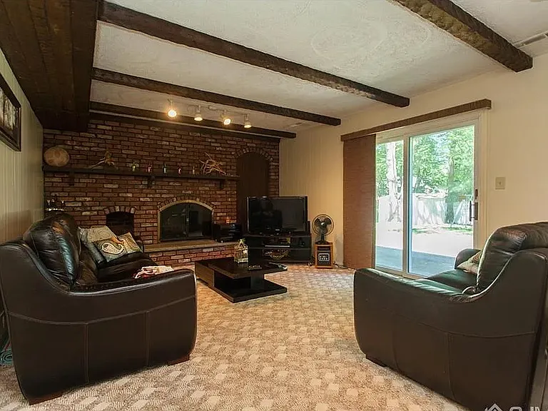 6 Sherwood Rd — Photo 11