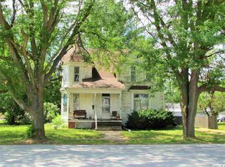 33 N Washington St, Carthage, IL 62321