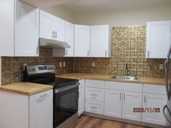 2 Pleasant St Suite 3, Claremont, NH 03743