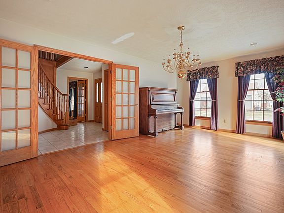 5th image of 112 E Jackson Street