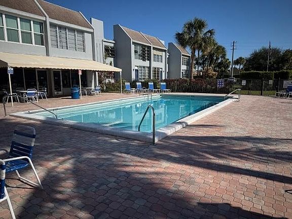 3rd image of 2820 SW 22nd Ave APT 216