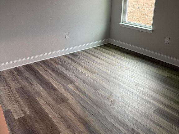 5th image of 107 Oakwood Dr