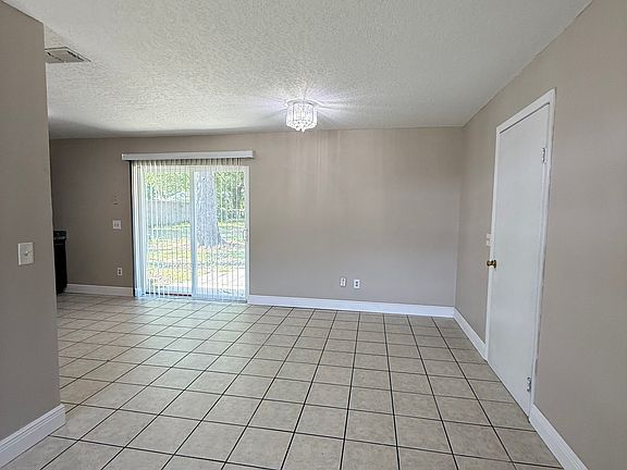4th image of 1044 Springbank Ave