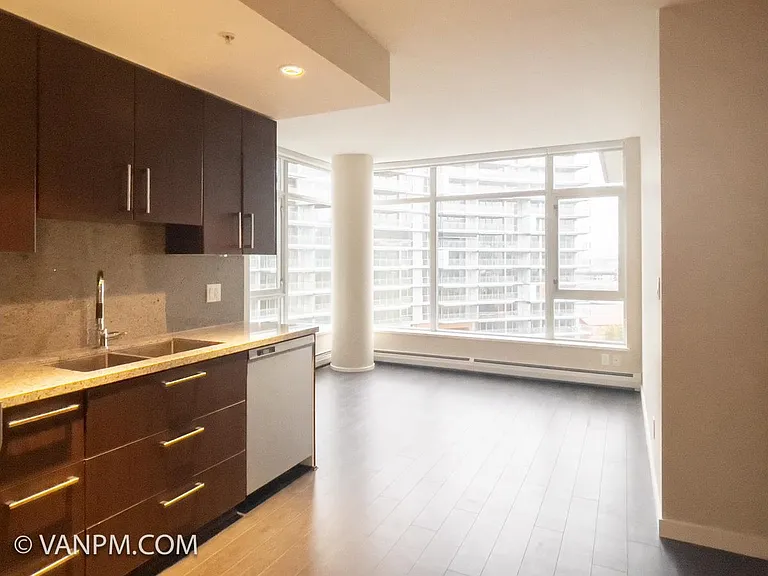1708 Columbia St #804 — Photo 7