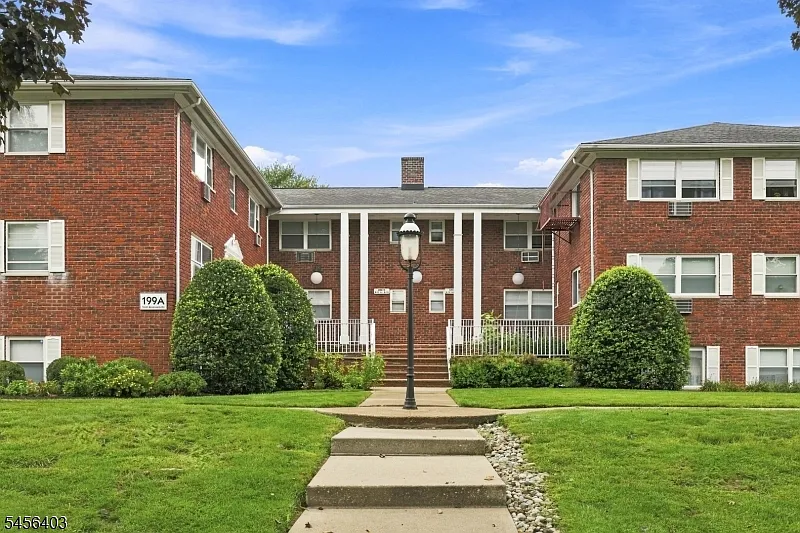 1 bed, 1.0 bath, $1,850 — Photo 1