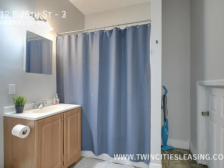 912 E 25th St #3 — Photo 54