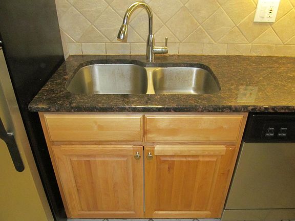 5th image of 328 Wisconsin Ave APT 2C