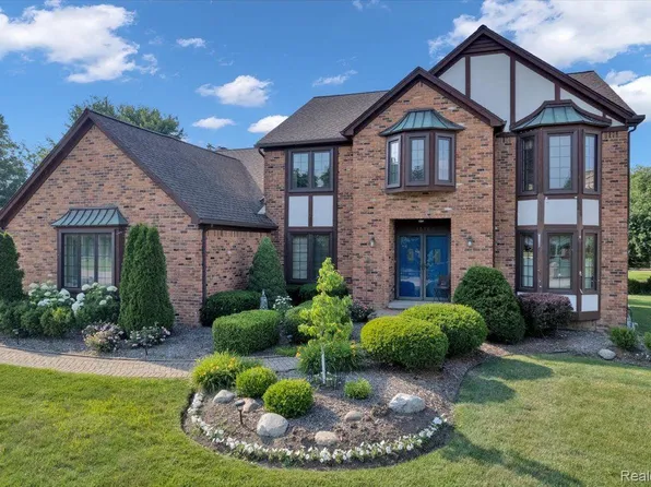 1610 Brandywine Dr, Bloomfield Hills, MI 48304