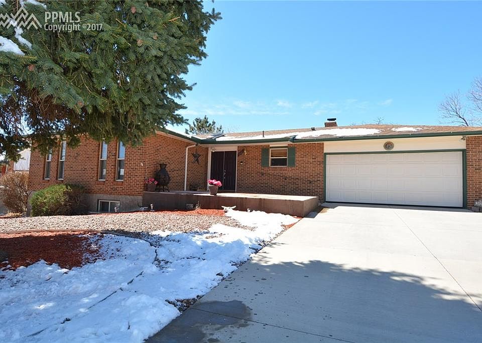 FRONT VIEW OF THE HOME