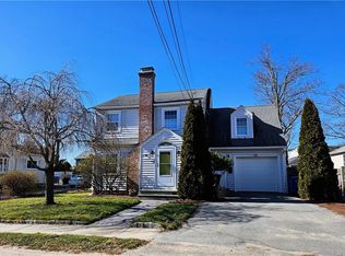 77 Knollwood Ave, Cranston, RI 02910