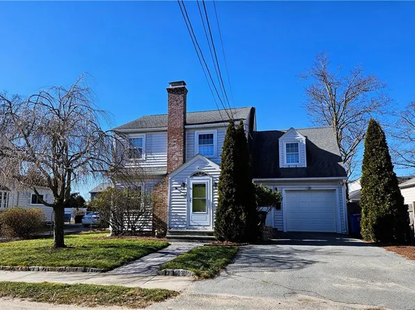 77 Knollwood Ave, Cranston, RI 02910