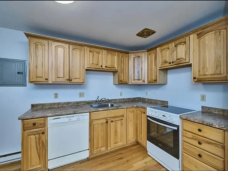 3 Colonial Village Dr #10 — Photo 5