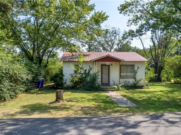 204 SW 8th St, Muldrow, OK 74948