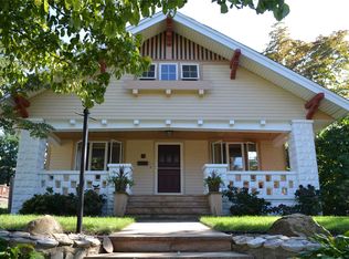 14 Oakland St APT 1, Huntington, NY