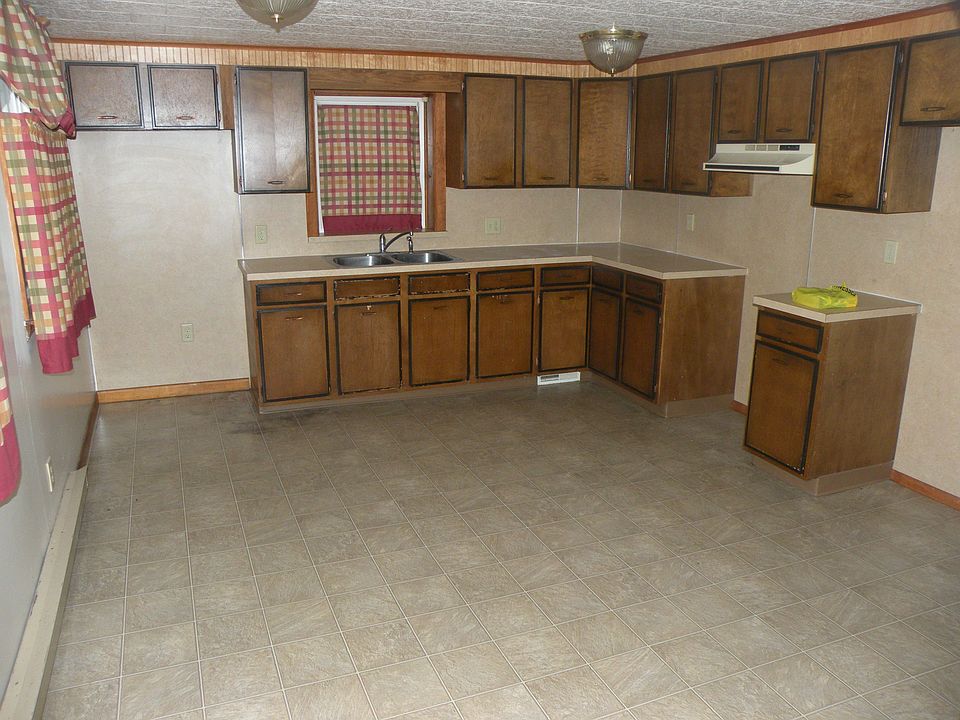 2nd image of 146 Main St
