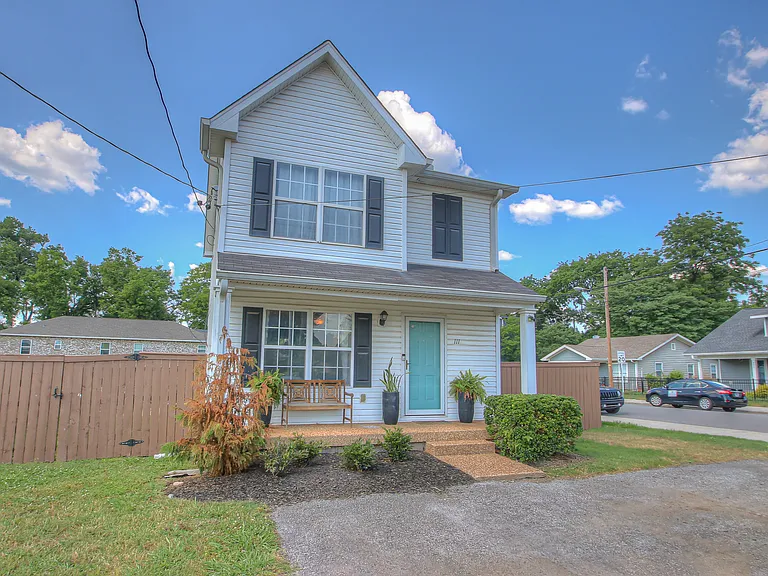 111 Cleveland St — Photo 32