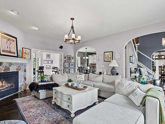 5th image of 1604 E Bristlecone Dr