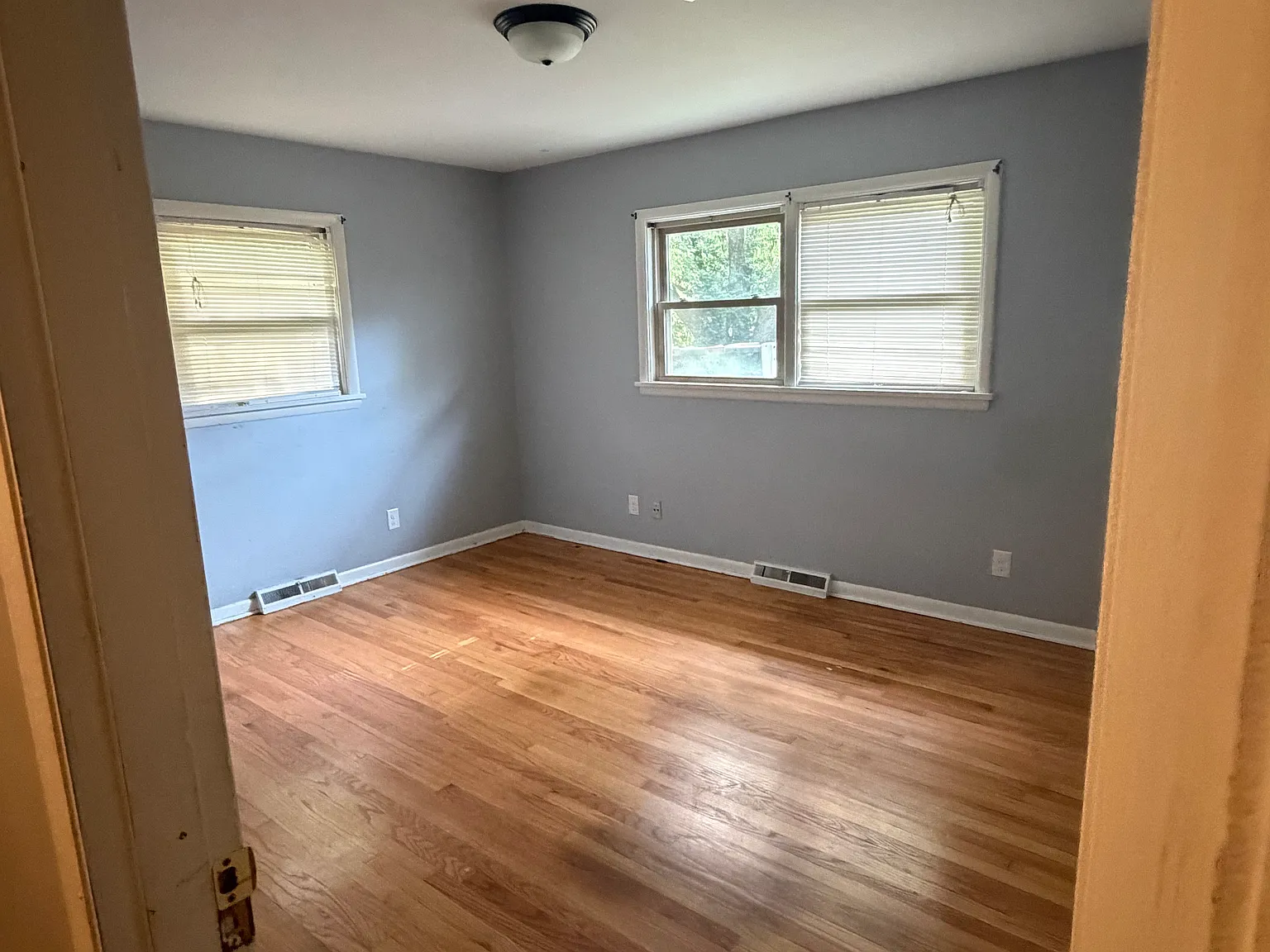 4 bed, 1.5 bath, 1625 sqft, $2,000 — Photo 4
