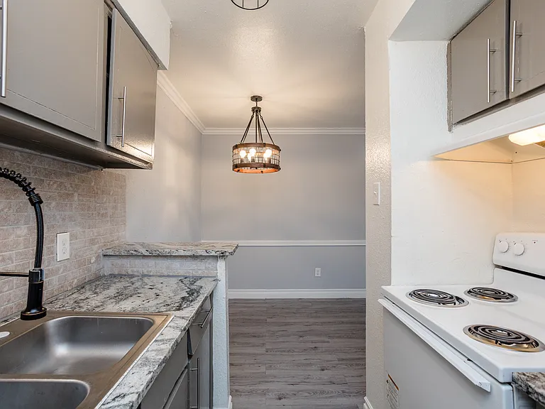 Camino Del Sol Apartments — Photo 32