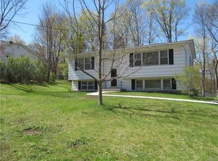 8 Merriewold Ln S, Monroe, NY 10950
