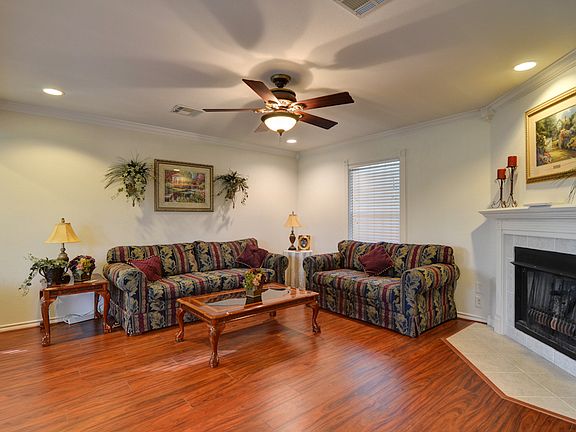 3rd image of 590 Bosque Ln