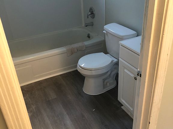 4th image of 304 S Stout St
