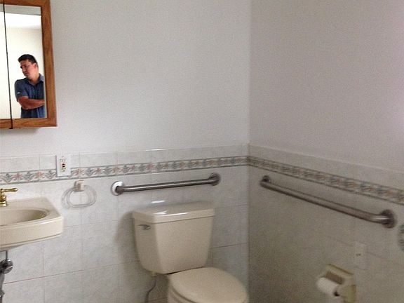 3rd image of 823 E Park Ave APT 1
