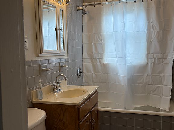 2nd image of 25 N Munroe Ter APT 1